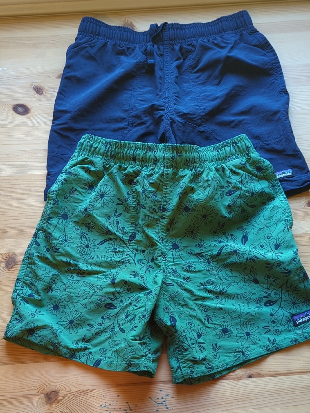 Kid's Patagonia 5" Baggies Size Large/12 Green & Navy Swim Shorts Boys